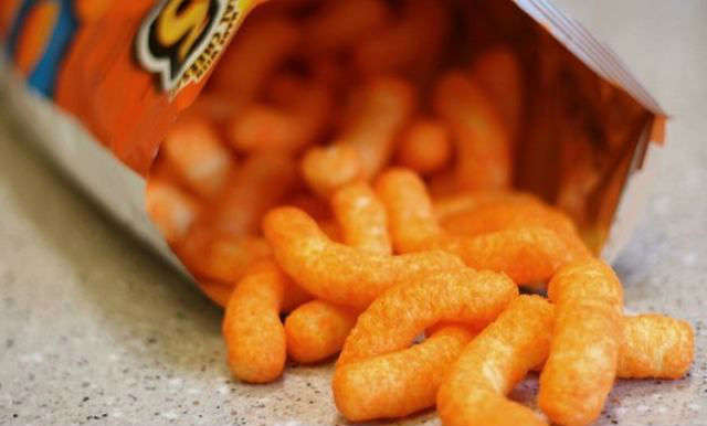 Muito bom diaaa! Salgadinho cheetos requeijão, só 0,10 cada, DEZ