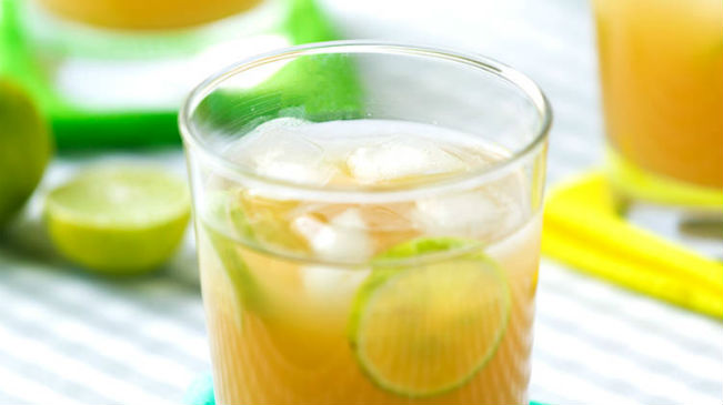 Suco de abacaxi com água de coco