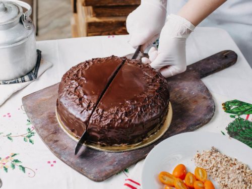 Bolo de chocolate light, fofinho, fácil e delicioso