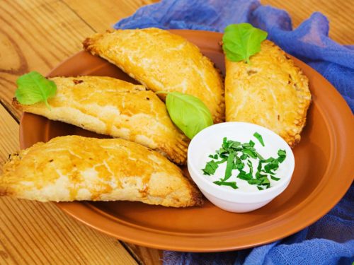 Empanada de batata doce e legumes fit e saudável