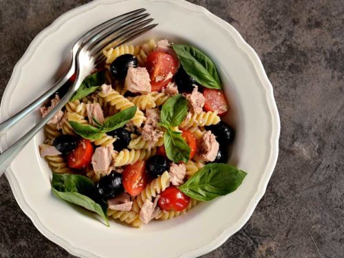 Salada de macarrão com atum