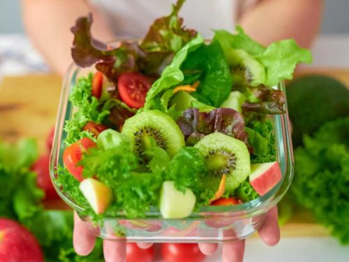 Salada de alface com frutas