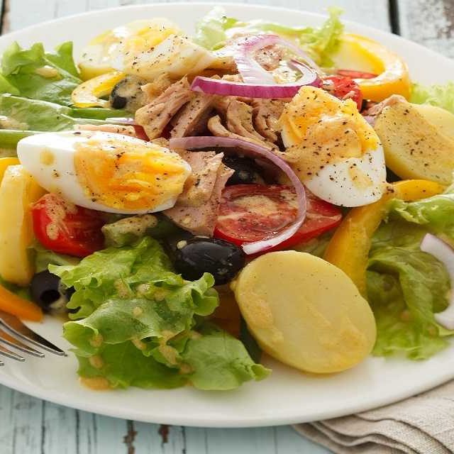 10 Receitas de Salada de Batata com Ovo Light - MundoBoaForma