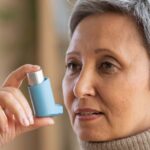 Menopausa pode aumentar os riscos e piorar asma, veja como se proteger