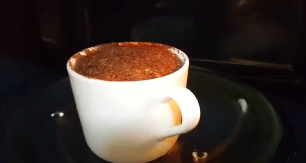 Bolinho de caneca de chocolate