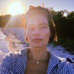 Isabeli Fontana mostra barriga definida após realizar procedimento estético 