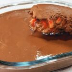 Doce de chocolate com morango